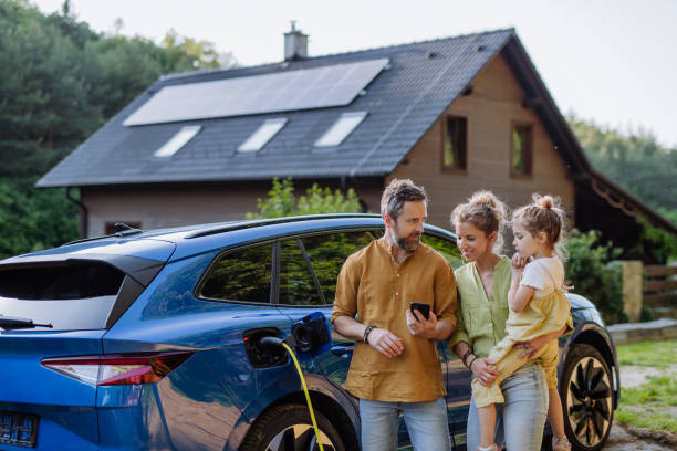 familia comprando paneles solares de hegosun